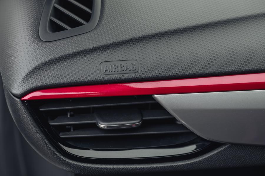Детали интерьера Vauxhall Corsa SRi (F) 2019 года  (фото 76 из 80)